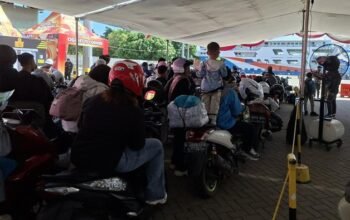 Pemudik Motor Membuat Antrean Panjang di Pelabuhan Ciwandan, Dominasi Pelat B!