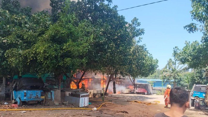 Kebakaran Menerjang Rumah di Bintaro, 131 Personel Damkar Berlomba Selamatkan Warga!