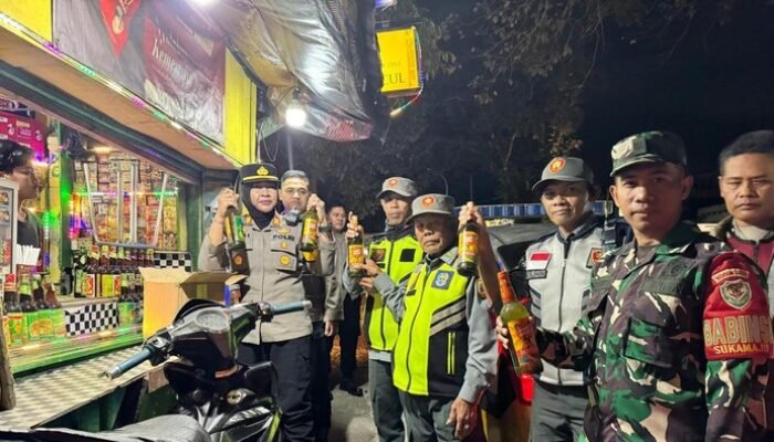 **Patroli Ramadan di Puncak Bogor: Polisi Sita 30 Botol Miras, Cegah Gangguan**