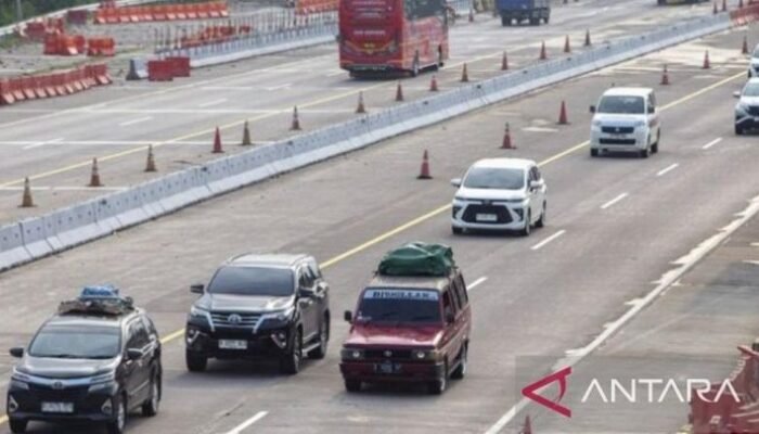 **24 Ribu Kendaraan Arus Mudik, Tol Cipali Jadi Titik Panas di Minggu Pagi!**