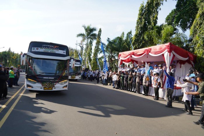 Pemkot Cilegon Berangkatkan 50 Bus Antar 2.000 Pemudik Pulang Kampung - Update 1