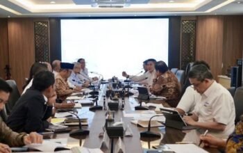 **Menteri Besar Turut Hadiri Rapat Efisiensi Anggaran, Airlangga-Purbaya Jadi Sorotan!**