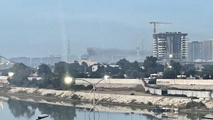 Serangan Drone di Zona Hijau Baghdad Picu Kebakaran Hebat di Hotel Al-Rasheed