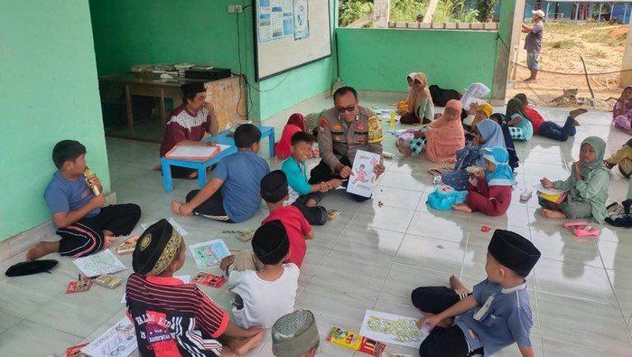 Dari Polisi ke Pendidik: Aipda Mariono Merubah Masa Depan Pedalaman Riau