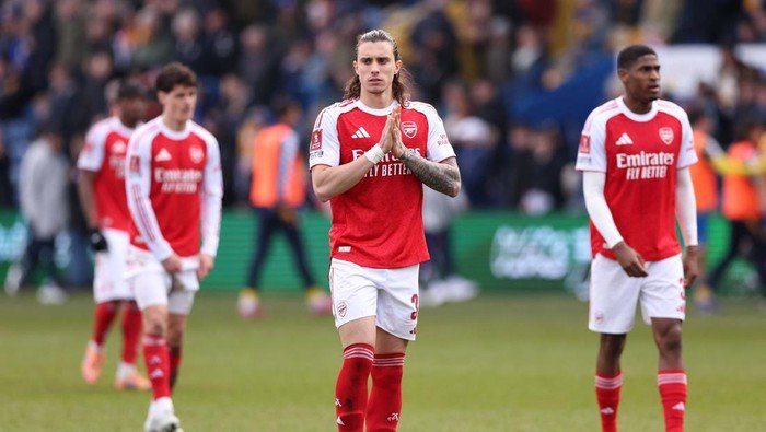 **Arsenal Bertekuk Teguh di Empat Kompetisi, Mimpi Gelar Emas Terus Menyala!**