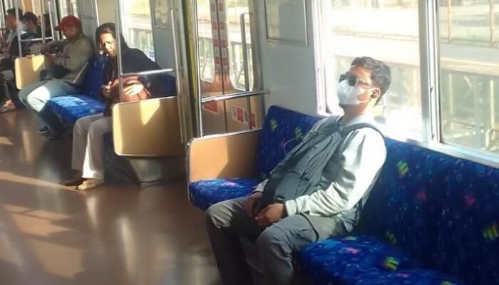 “Saksikan Sendiri! Momen Langka ‘Green Line’ Sekosong Ini, Bisa Pilih Duduk di KRL Tanpa Antri”