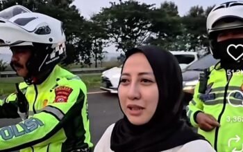 Ketinggalan saat Salat di Rest Area, Pemudik Diantar Polisi Susul Keluarga – Update 3