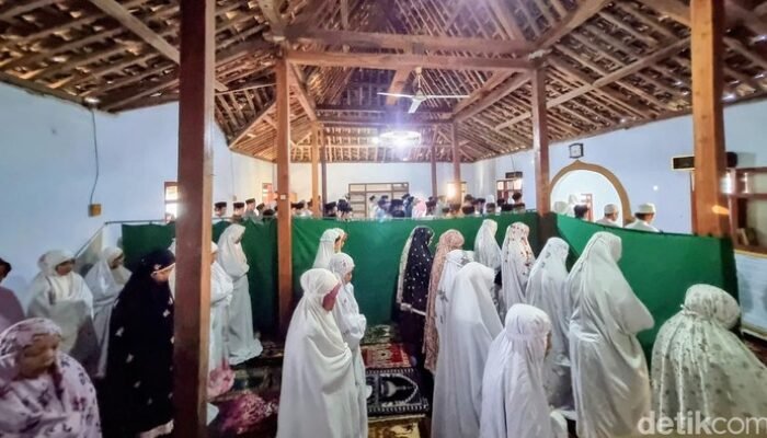 Jemaah Syathaariyah di Ponorogo Salat Idul Fitri Dini Hari, Apakah Ini Pertanda Baru?
