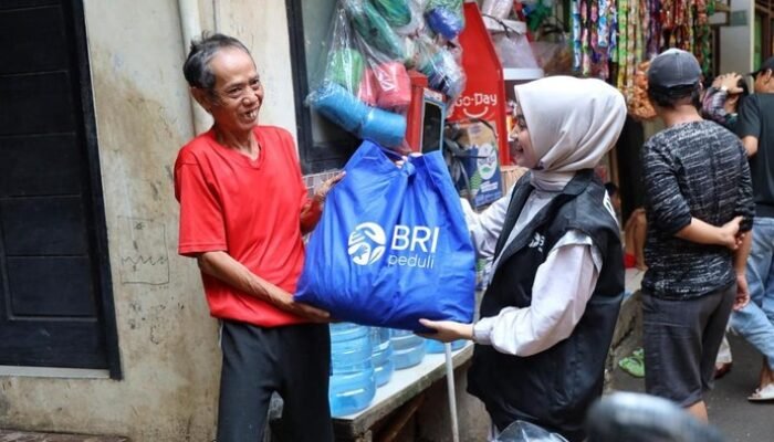 BRI Dorong 279 Ribu Keluarga Tetap Berdaya dengan Sembako Gratis di Berbagai Daerah