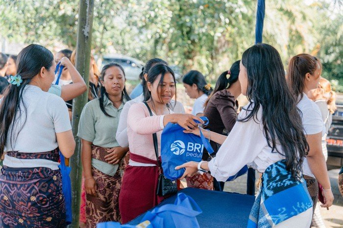 BRI Peduli Salurkan 2.000 Paket Sembako, Siapkan Nyepi Lebih Hangat di Bali!
