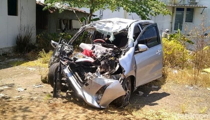 Tragedi Tol Tegal: 4 Pemudik Bekasi Tewas dalam Tabrakan Mobil vs Bus