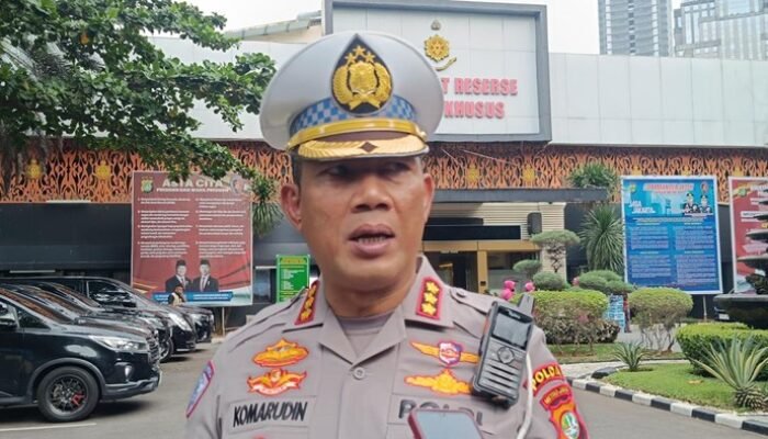 **Polda Metro Imbau Warga Tak Konvoi Malam Takbiran, Masyarakat Diminta Perkemahan di Masjid**