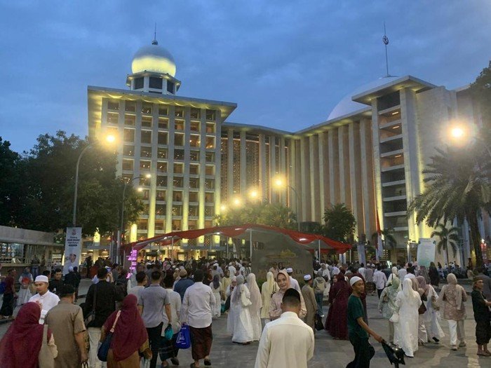 Jemaah Mulai Berdatangan, Begini Suasana di Istiqlal Jelang Salat Id - Update 3