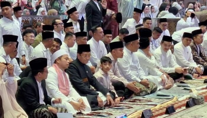 Gibran dan Jan Ethes, Risma di Masjid Istiqlal: Momentum Politik Idul Fitri