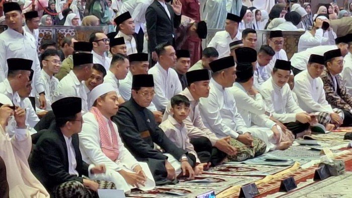 Gibran dan Jan Ethes, Risma di Masjid Istiqlal: Momentum Politik Idul Fitri