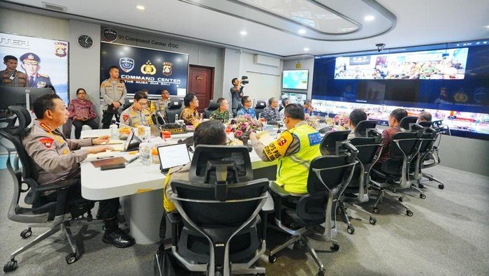 Kapolri Imbau Pemudik Manfaatkan WFA untuk Urai Puncak Arus Balik - Update 1