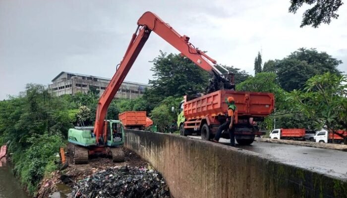 “⁠Ditutupnya Lapak Sampah Sementara Tepi Kali di TPU Tanah Kusir Usai Viral: Langkah Komitmen DKI untuk Lingkungan yang Lebih Baik”