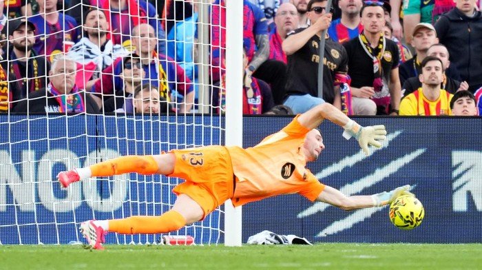 David Raya: Barcelona Berjaya karena Joan Garcia, Pemilik Musim Menjanjikan